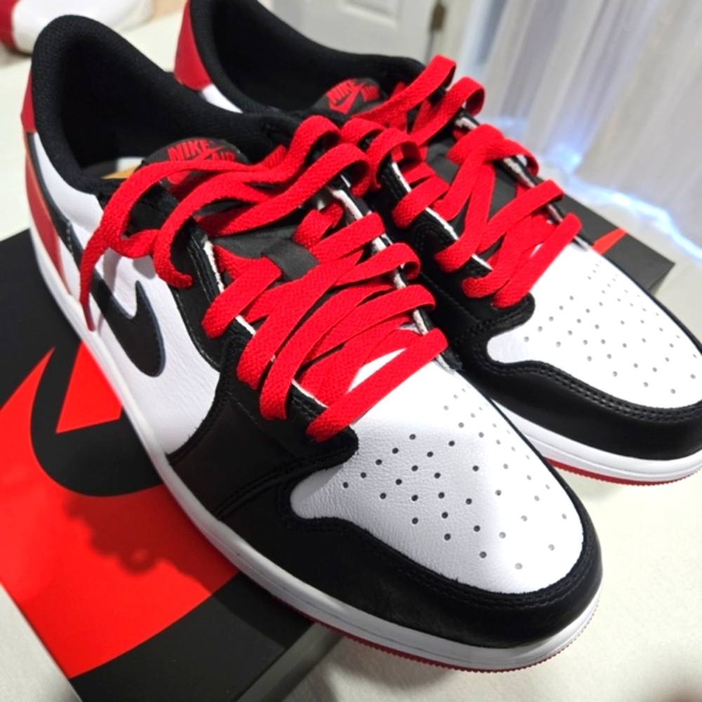Air Jordan 1 Retro Low OG "Black Toe"